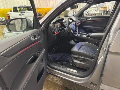 2025 Volkswagen Atlas Cross Sport 2.0T SEL Premium R-Line