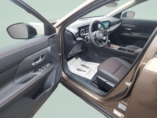 Canyon Bronze M 2026 Nissan Kicks SR