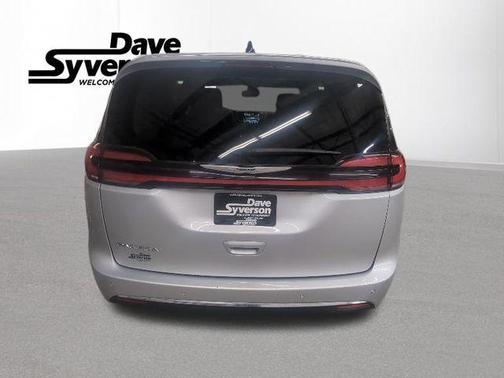 2024 Chrysler Pacifica Touring-L