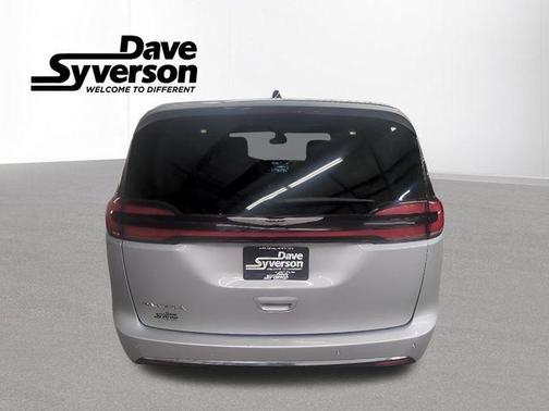 2024 Chrysler Pacifica Touring-L