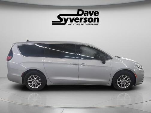 2024 Chrysler Pacifica Touring-L