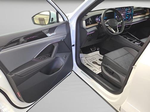 2026 Volkswagen Tiguan 2.0T SEL R-Line