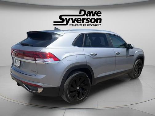 Silver Bird Metallic 2024 Volkswagen Atlas Cross Sport 2.0T SE w/Technology