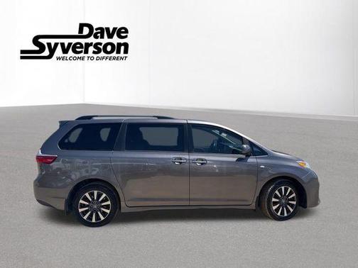 2020 Toyota Sienna XLE