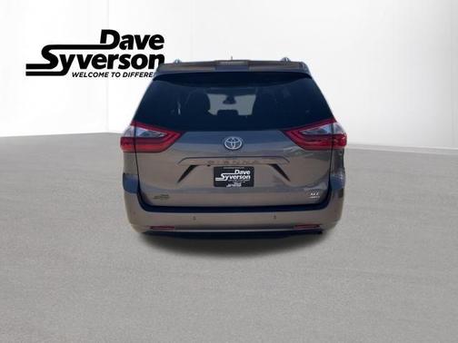 2020 Toyota Sienna XLE