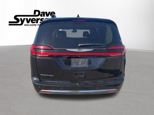 2024 Chrysler Pacifica Touring-L