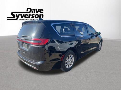 2024 Chrysler Pacifica Touring-L