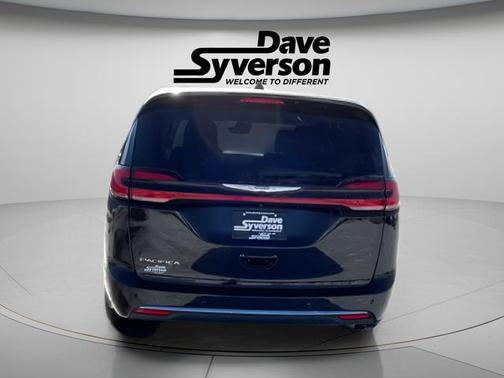 2024 Chrysler Pacifica Touring-L