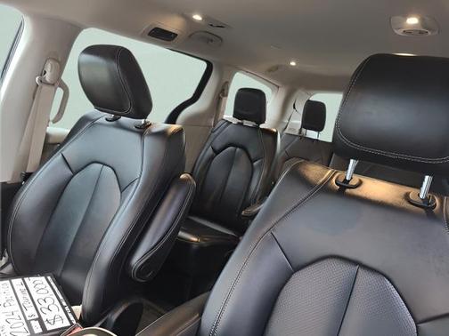 2024 Chrysler Pacifica Touring-L