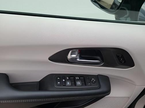 2024 Chrysler Pacifica Touring-L