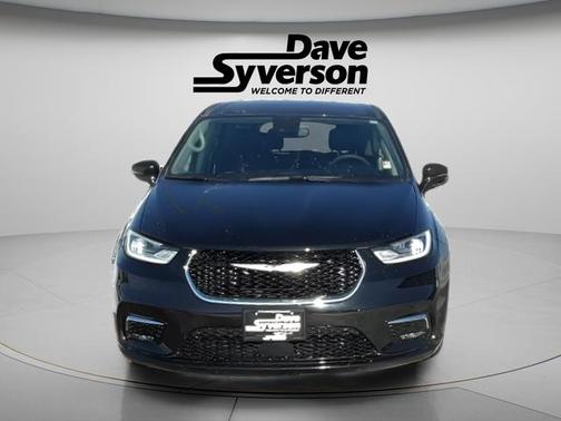 2024 Chrysler Pacifica Touring-L