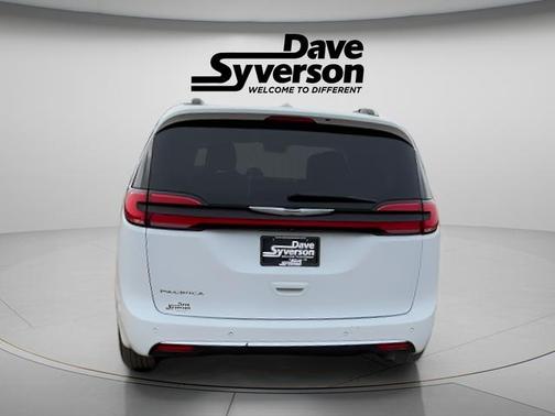 2021 Chrysler Pacifica Touring-L