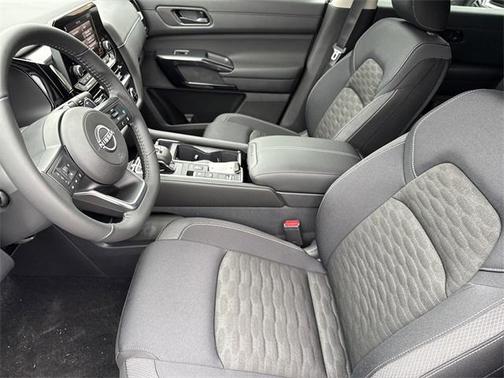 2025 Nissan Pathfinder SV FWD