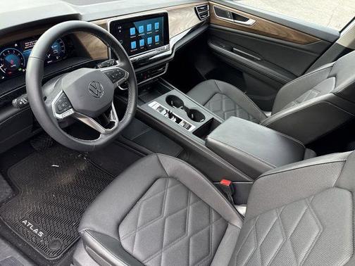 2024 Volkswagen Atlas 2.0T SE