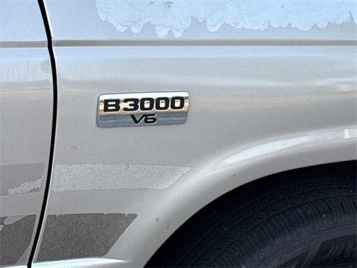 1996 Mazda B3000 SE