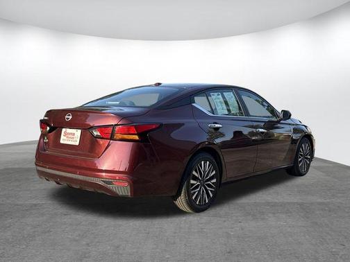 Garnet Pearl 2025 Nissan Altima SV