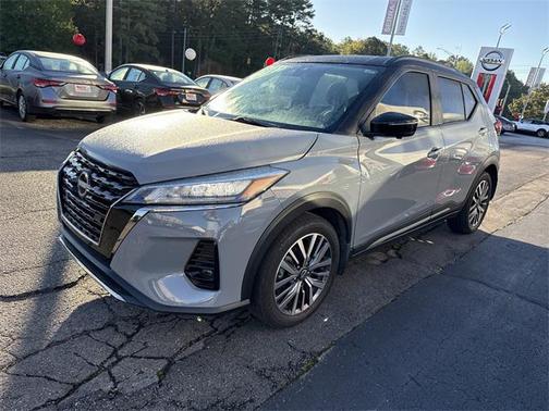 2023 Nissan Kicks SR