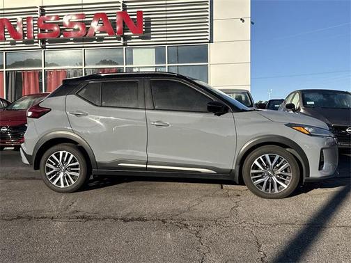2023 Nissan Kicks SR