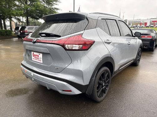 Boulder Gray Pearl 2024 Nissan Kicks SR