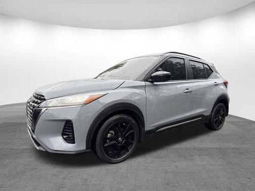 Boulder Gray Pearl 2024 Nissan Kicks SR