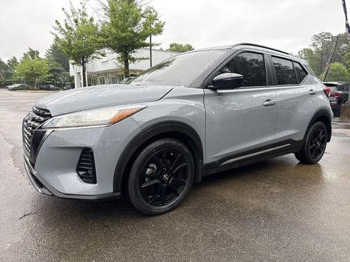 Boulder Gray Pearl 2024 Nissan Kicks SR