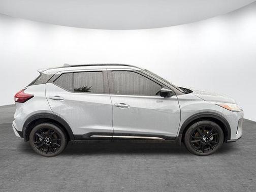 Boulder Gray Pearl 2024 Nissan Kicks SR