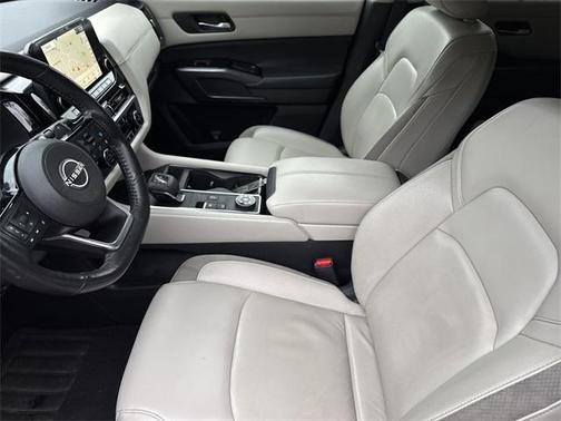2023 Nissan Pathfinder SL 4WD