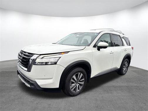 2023 Nissan Pathfinder SL 4WD