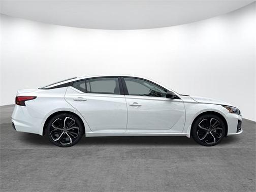 2025 Nissan Altima SR FWD