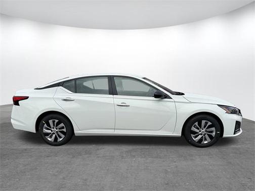 2025 Nissan Altima S FWD