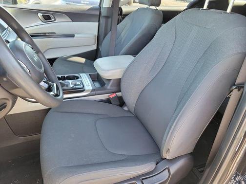 2023 Kia Carnival LX