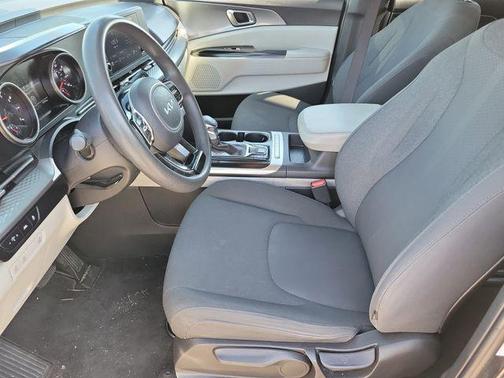 2023 Kia Carnival LX