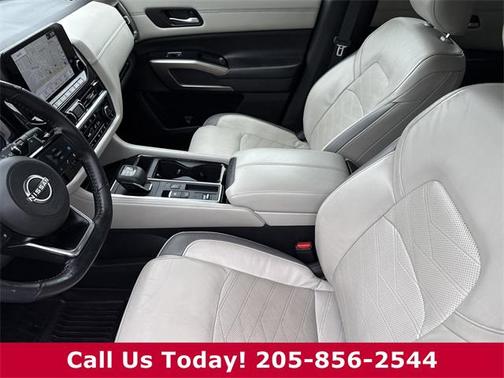 2022 Nissan Pathfinder Platinum 2WD