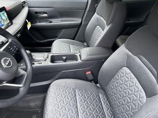 Super Black 2026 Nissan Kicks SV