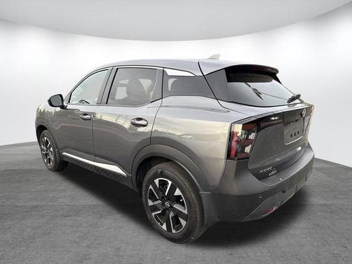 Gun Metallic 2025 Nissan Kicks SV
