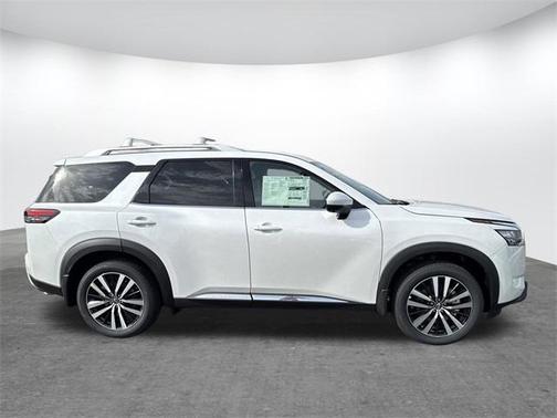 2025 Nissan Pathfinder Platinum FWD