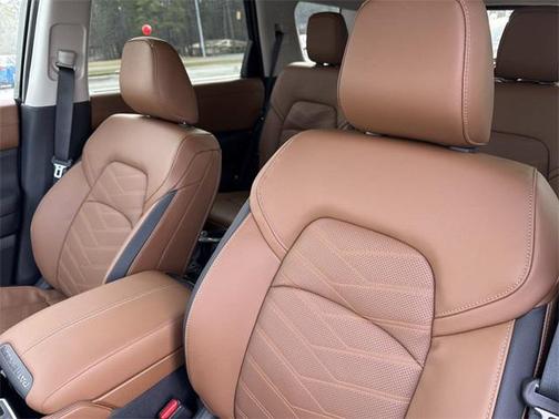 2025 Nissan Pathfinder Platinum FWD