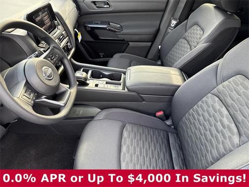 2025 Nissan Pathfinder S FWD