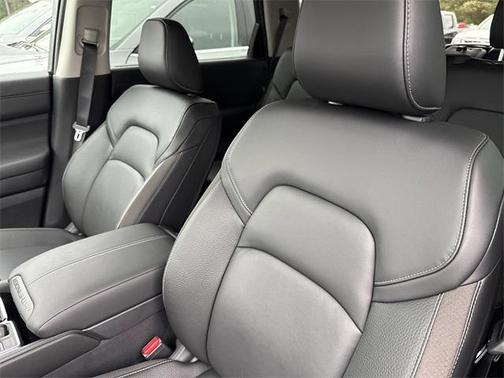 2025 Nissan Pathfinder SL FWD