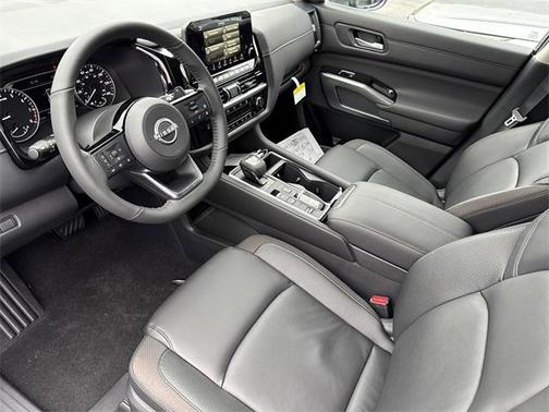 2025 Nissan Pathfinder SL FWD