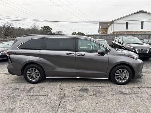 2024 Toyota Sienna XLE