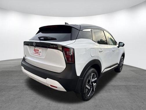2t Wht Blk Roof 2026 Nissan Kicks SV