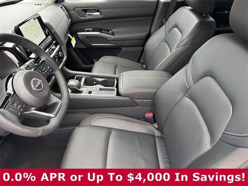 2025 Nissan Pathfinder SL FWD