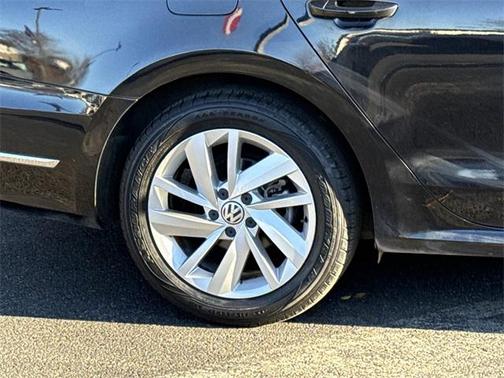 2018 Volkswagen Passat 2.0T SE