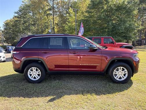 2023 Jeep Grand Cherokee Laredo