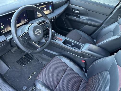 2025 Nissan Kicks SR