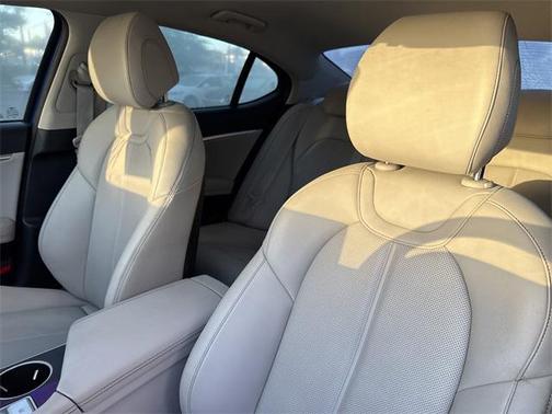 2021 Genesis G70 2.0T RWD