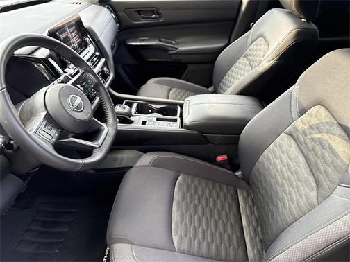 2024 Nissan Pathfinder SV FWD