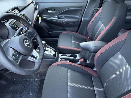 Gun Metallic 2025 Nissan Versa 1.6 SR