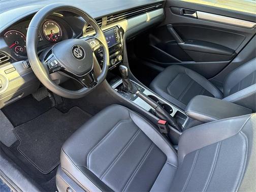 2022 Volkswagen Passat 2.0T SE